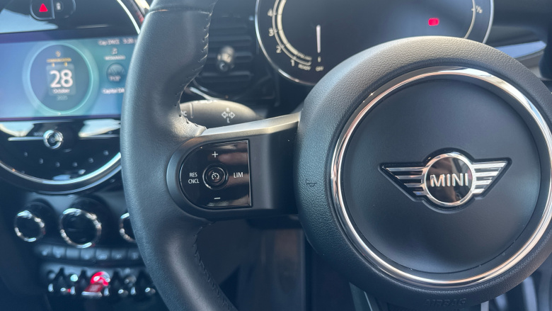 MINI Hatchback 1.5 Cooper Classic 3dr Auto Petrol Hatchback